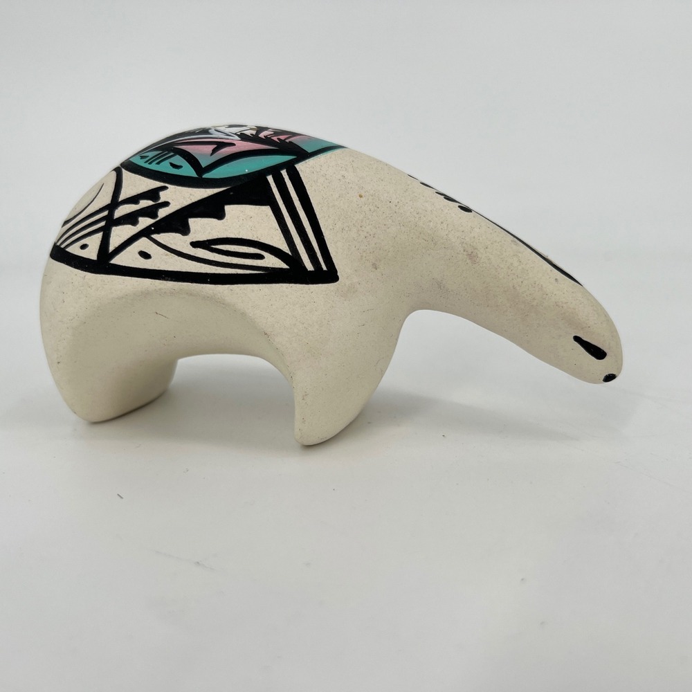 Signed Navajo Native‎ American Indigenous Bear Figurine Pottery Southwest Indian